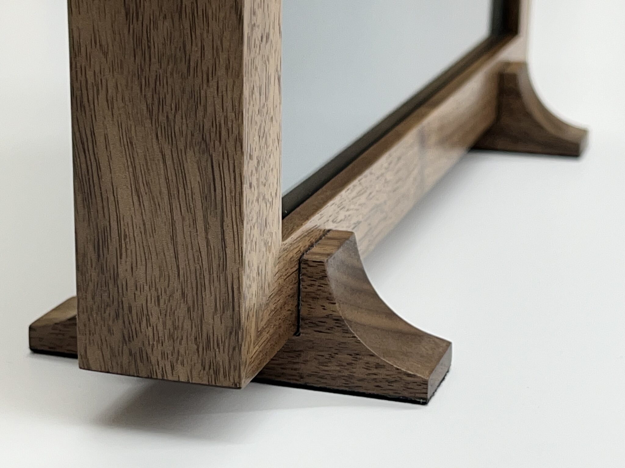 DOUBLE-SIDED PICTURE FRAME FEET