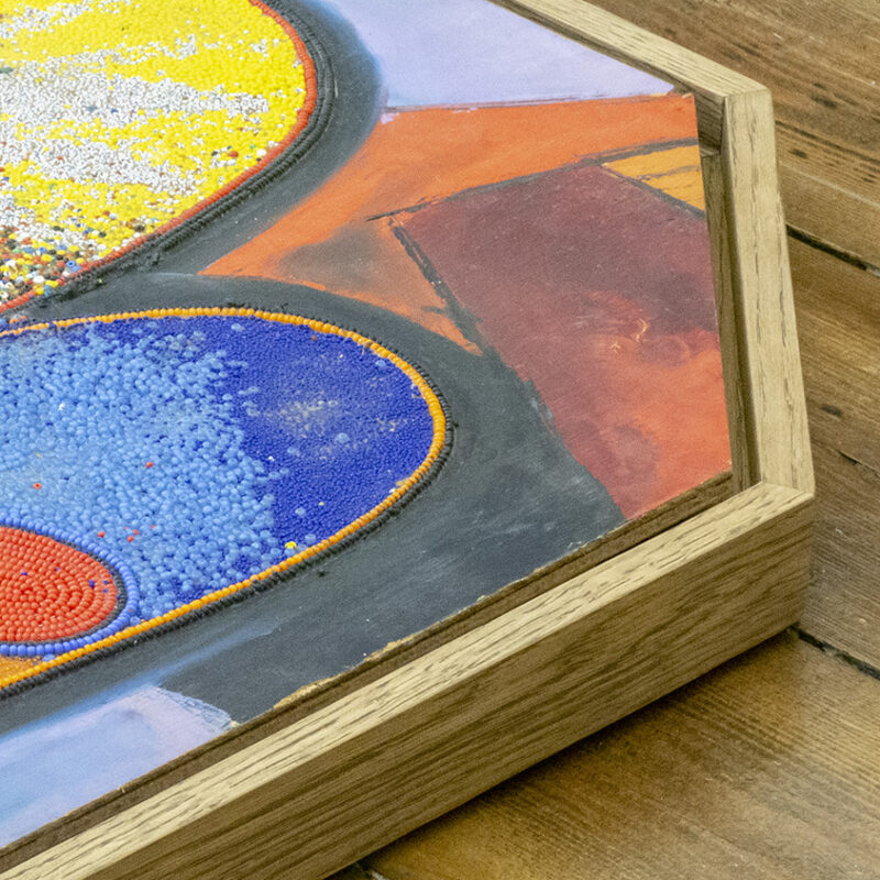 What is the difference between a floater frame and a traditional frame?